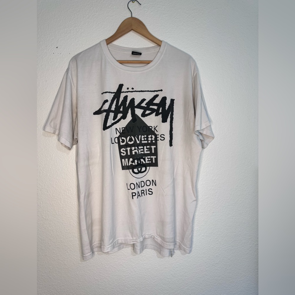 White stüssy tee